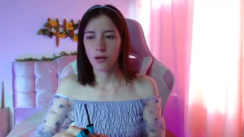 Snapshot of chloejohnsoon chatting on February 19, 1:06 pm Chloe online show from February 19, 1:06 pm
