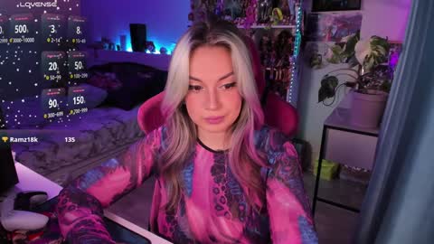 Snapshot of chloekohaku chatting on December 6, 4:47 am ChloeKohaku online show from December 6, 4:47 am