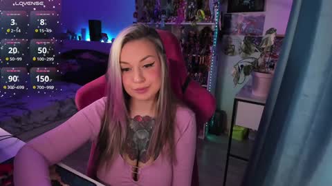 Snapshot of chloekohaku chatting on December 16, 3:19 am ChloeKohaku online show from December 16, 3:19 am