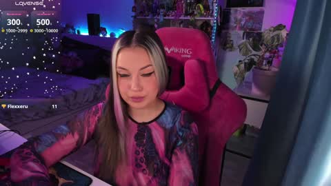 Snapshot of chloekohaku chatting on December 18, 3:26 am ChloeKohaku online show from December 18, 3:26 am