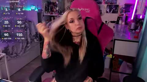 Snapshot of chloekohaku chatting on September 23, 6:38 am ChloeKohaku online show from September 23, 6:38 am