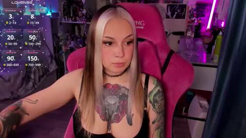 Snapshot of chloekohaku chatting on October 12, 2:54 am ChloeKohaku online show from October 12, 2:54 am