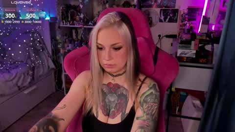 Snapshot of chloekohaku chatting on October 15, 6:46 am ChloeKohaku online show from October 15, 6:46 am