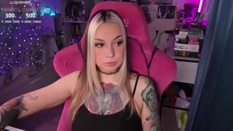 Snapshot of chloekohaku chatting on November 27, 5:53 am ChloeKohaku online show from November 27, 5:53 am