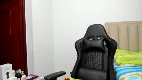 chloemiller   online show from February 27, 11:38 pm