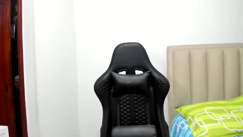 chloemiller   online show from April 7, 11:04 pm