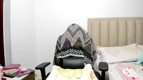 Snapshot of chloemiller__ chatting on April 26, 5:54 pm chloemiller online show from April 26, 5:54 pm