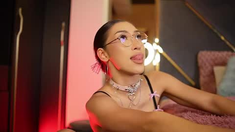 chloemin_ online show from February 25, 3:54 pm