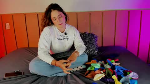Snapshot of chloemonet_ chatting on June 2, 9:39 pm chloemonet_ online show from June 2, 9:39 pm