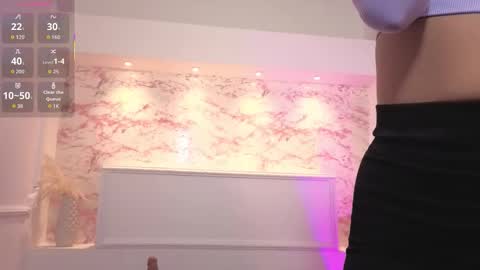 C H L O E online show from February 7, 1:04 pm