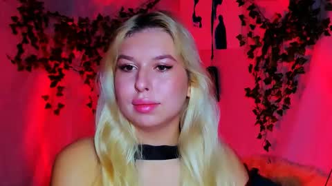 ChloeRicci online show from November 24, 10:59 am