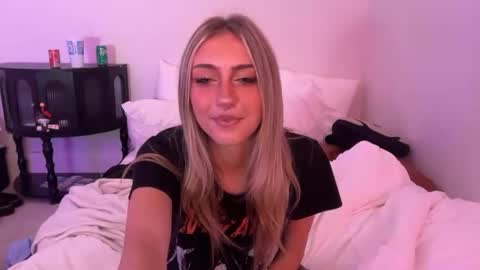 chloeros3e online show from September 30, 10:20 am