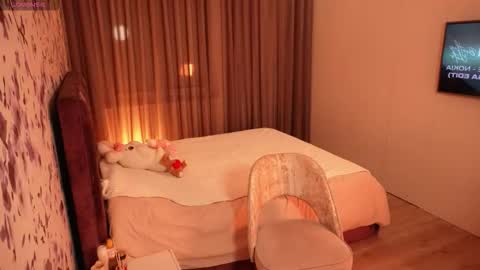 Chloe online show from February 8, 7:06 pm