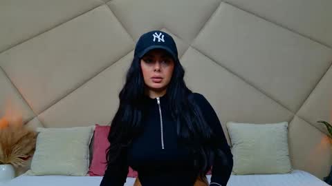 Chloe Vee online show from October 9, 5:05 am