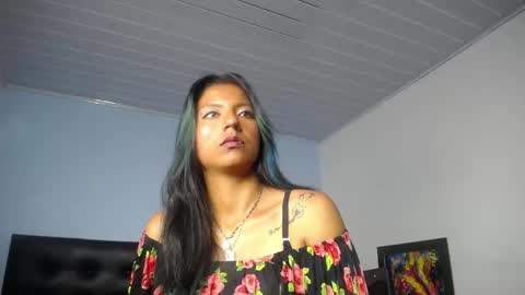 chloewills_ online show from January 5, 5:27 pm