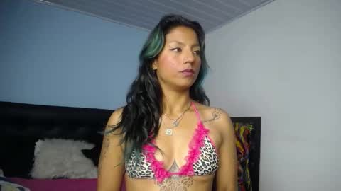 chloewills_ online show from January 14, 12:33 pm