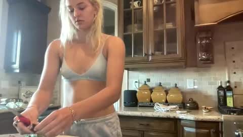 Snapshot of chloexbabe chatting on February 2, 11:47 pm Chloe Babe online show from February 2, 11:47 pm