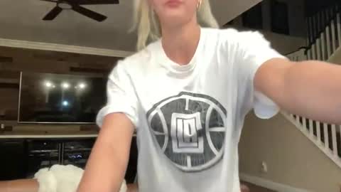 Snapshot of chloexbabe chatting on February 22, 6:13 am Chloe Babe online show from February 22, 6:13 am