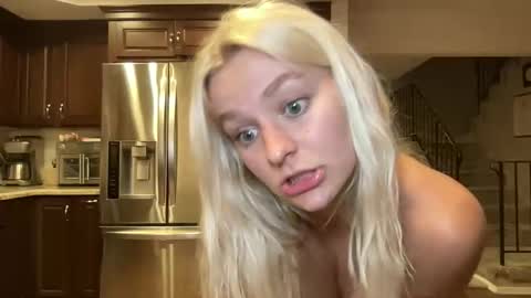 Snapshot of chloexbabe chatting on May 16, 10:36 am Chloe Babe online show from May 16, 10:36 am