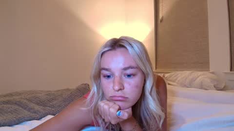 Snapshot of chloexbabe chatting on July 4, 7:25 am Chloe Babe online show from July 4, 7:25 am
