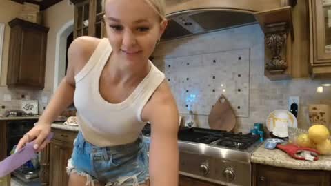 Snapshot of chloexbabe chatting on July 12, 4:47 am Chloe Babe online show from July 12, 4:47 am