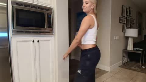 Snapshot of chloexbabe chatting on August 3, 5:28 am Chloe Babe online show from August 3, 5:28 am