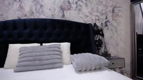Snapshot of chloexsmith chatting on April 8, 5:07 am Chloe online show from April 8, 5:07 am