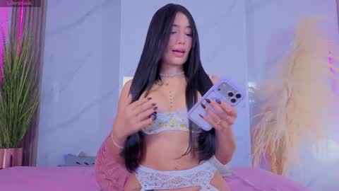 Snapshot of chlooee_ chatting on April 15, 2:18 am Chlooe online show from April 15, 2:18 am