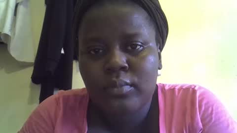 Snapshot of choclate_goddess chatting on April 16, 12:06 pm Paula online show from April 16, 12:06 pm