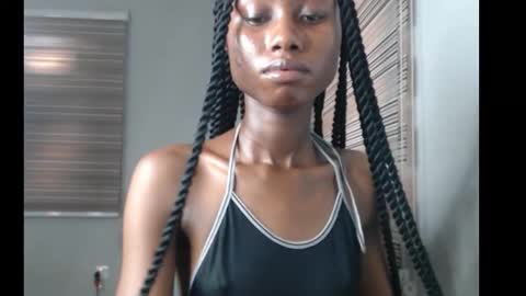 Snapshot of choco_petitqueen chatting on November 7, 7:19 am choco_petitqueen online show from November 7, 7:19 am