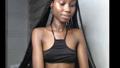 Snapshot of choco_petitqueen chatting on November 10, 4:00 am choco_petitqueen online show from November 10, 4:00 am