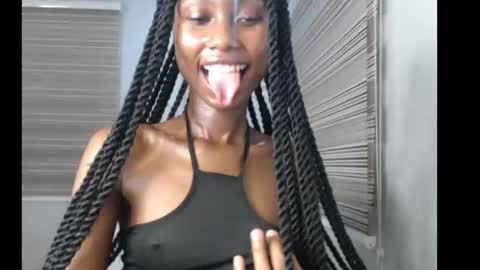 Snapshot of choco_petitqueen chatting on November 15, 5:42 pm choco_petitqueen online show from November 15, 5:42 pm