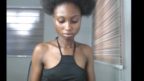 Snapshot of choco_petitqueen chatting on November 30, 3:27 pm choco_petitqueen online show from November 30, 3:27 pm