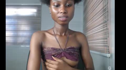 Snapshot of choco_petitqueen chatting on December 1, 7:13 am choco_petitqueen online show from December 1, 7:13 am