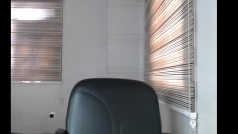 Snapshot of choco_petitqueen chatting on December 4, 8:12 am choco_petitqueen online show from December 4, 8:12 am