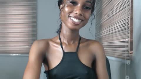 Snapshot of choco_petitqueen chatting on December 16, 7:35 am choco_petitqueen online show from December 16, 7:35 am