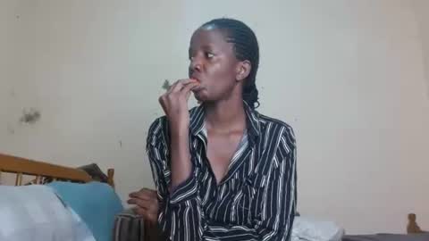 Snapshot of chocolatebony_ chatting on June 7, 4:55 pm chocolatebony_ online show from June 7, 4:55 pm