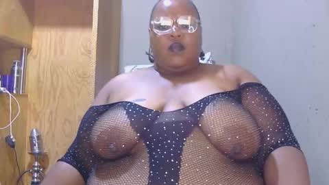 Snapshot of chocolovebbw1986 chatting on December 19, 10:00 am XSEXYBBW69 online show from December 19, 10:00 am