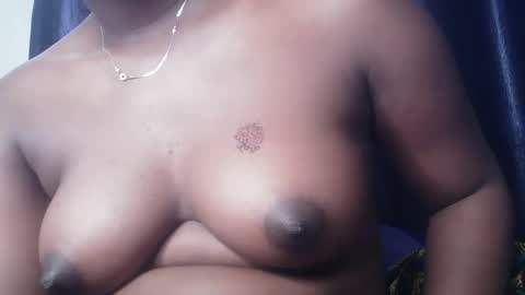 Snapshot of chocoslut22 chatting on December 21, 3:57 am chocoslut22 online show from December 21, 3:57 am