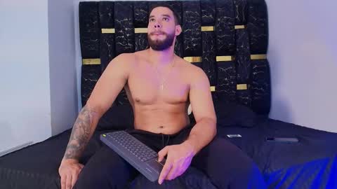 Snapshot of chris_blake__ chatting on November 21, 6:50 pm Chris B online show from November 21, 6:50 pm