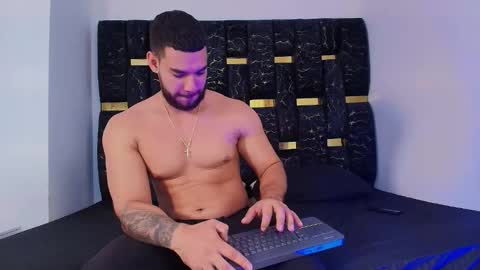 Snapshot of chris_blake__ chatting on November 22, 6:18 pm Chris B online show from November 22, 6:18 pm