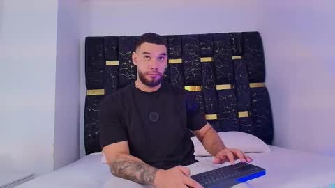 Snapshot of chris_blake__ chatting on November 26, 6:09 pm Chris B online show from November 26, 6:09 pm