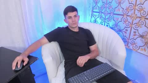 Snapshot of chris_diamond23 chatting on March 24, 2:11 pm Chris Diamond23 online show from March 24, 2:11 pm