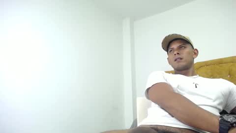 Snapshot of chris_dick2 chatting on April 14, 4:40 am chris_dick2 online show from April 14, 4:40 am
