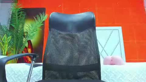 Snapshot of chris_grey2 chatting on June 14, 4:53 pm chris_grey2 online show from June 14, 4:53 pm