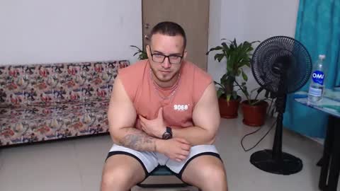 chris_huntter online show from September 18, 12:01 am