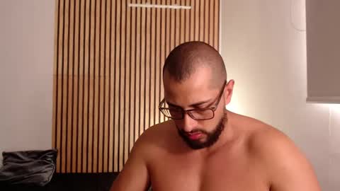 cris         Twitter magnum101010 insta magnumc20 online show from November 3, 7:04 pm