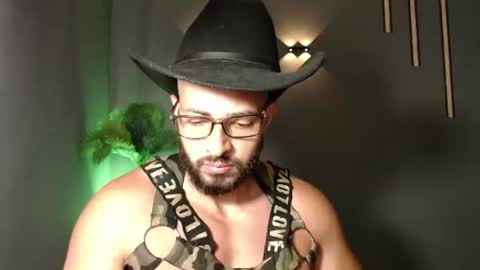 cris         Twitter magnum101010 insta magnumc20 online show from July 30, 5:34 pm
