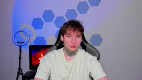 Snapshot of chris_tyson chatting on October 31, 1:17 am Chris Tyson online show from October 31, 1:17 am