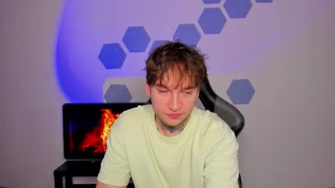 Snapshot of chris_tyson chatting on November 12, 7:42 am Chris Tyson online show from November 12, 7:42 am